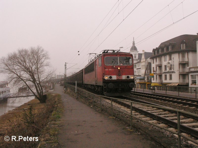 155 015-1 durchf�hrt R�desheim an dem Rhein mit ein gedeckten G�terzug. 14.02.08