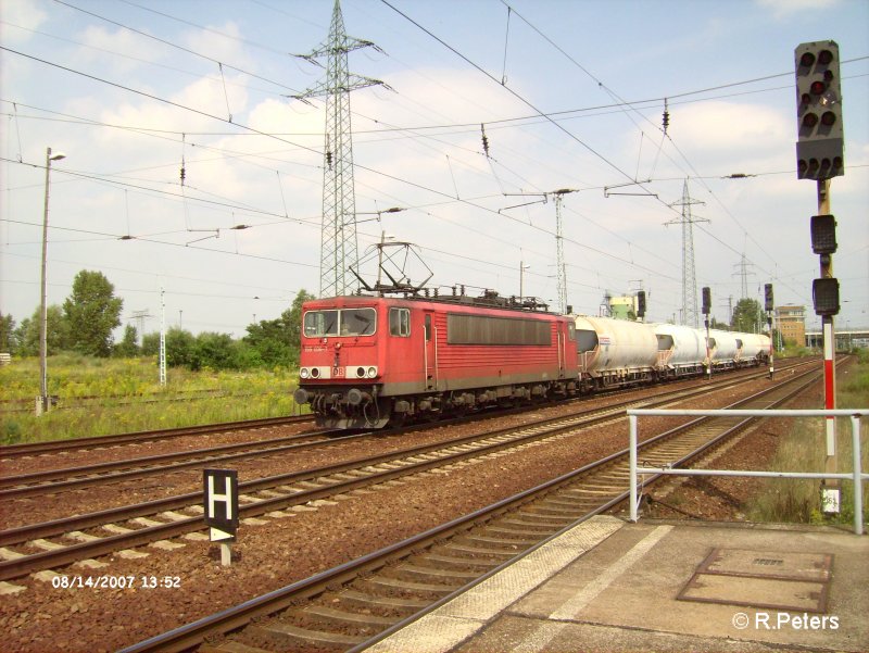 155 036-7 durchf�hrt Berlin-Sch�nefeld  mit ein kurzen Staubbeh�lterzug. 14.08.07