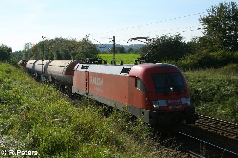182 002-6 zieht kurz vor Parsberg ein Gemischten G�terzug. 21.09.07