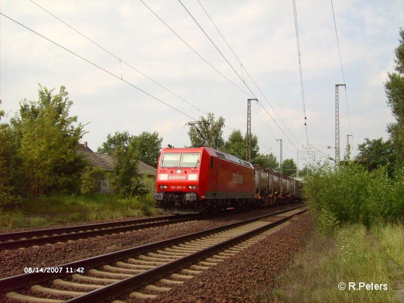 185 200-3 zieht ein Containerzug auf den S�dlichen BAR. 14.08.07