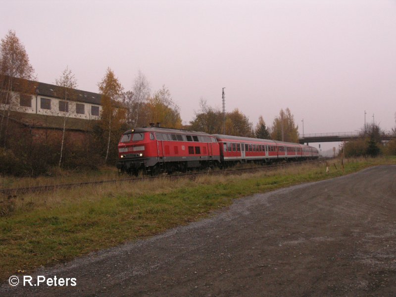 218 271-5 verl�sst Wiesau OBerpfalz mit ein RE Regensburg. 02.11.07