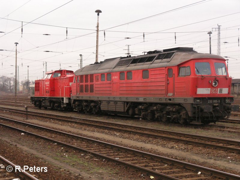 232 005-9 �berf�hrt eine 298 in Cottbus. 09.02.08