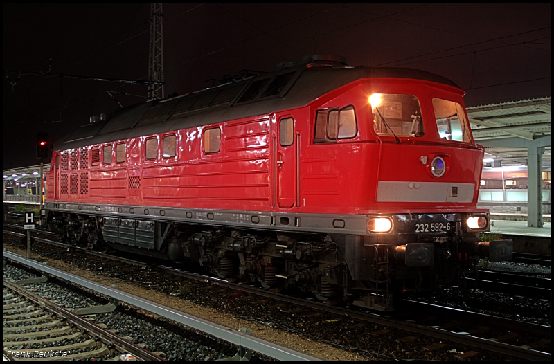 232 592-6 fhrt nach getaner Arbeit gleich in die Nachtruhe (ex 132 592-7, Railion DB Logistics; Nchtliches in Berlin Lichtenberg 08.10.2009)
<br><br>
Update: 05/2015 in Oberhausen z