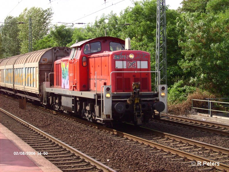 294 377-7 zieht ein gedeckten G�terzug vom Hafen bei D�sseldorf-V�lklingerstrasse. 02.08.06
