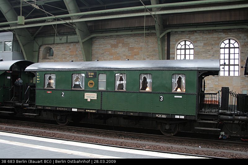 38 683 Bln (ex DR 50 50 24-26 544-7, Leihgabe DB Museum), eine  Donnerbüchse  (Berlin Ostbahnhof, 28.03.2009).