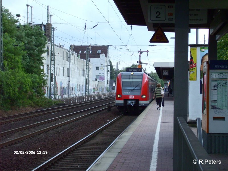 423 794 hat D�sseldorf-V�lklingerstrasse mit der S11 Bergisch Gladbach erreicht. 02.08.06