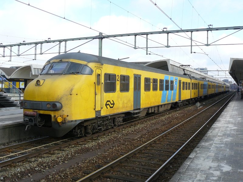 513 abfahrtbereit in Rotterdam CS am 02-03-2009. 