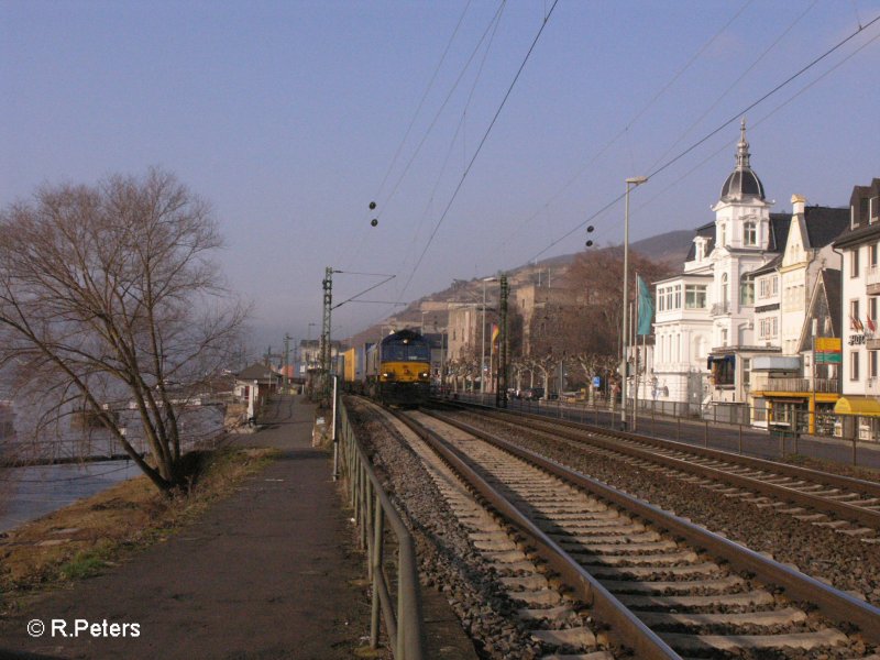 6611 mit ein Containerzug in R�desheim an dem Rhein. 13.02.08