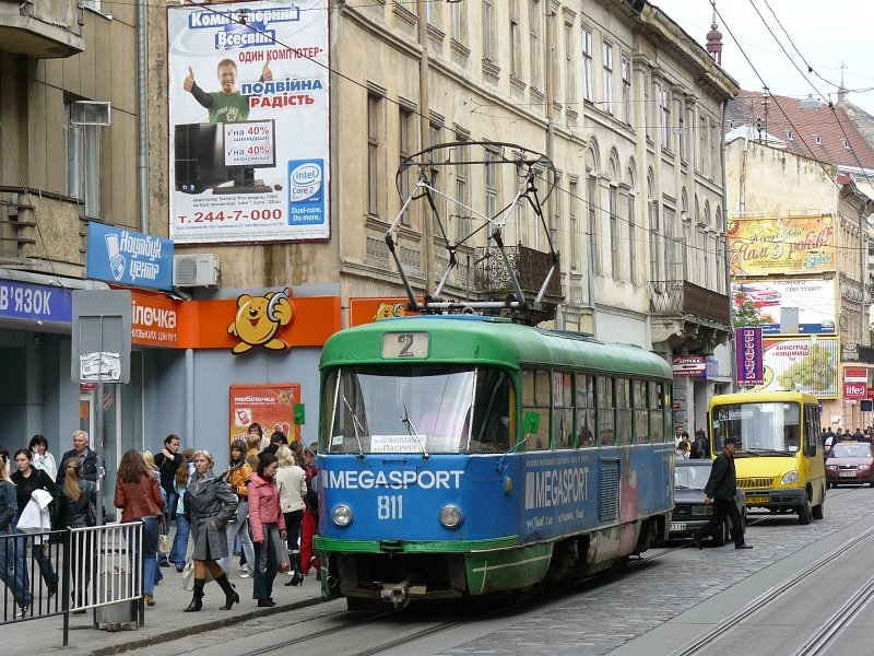 811 auf der Vul. Doposhenka in Lviv 13-09-2007.
