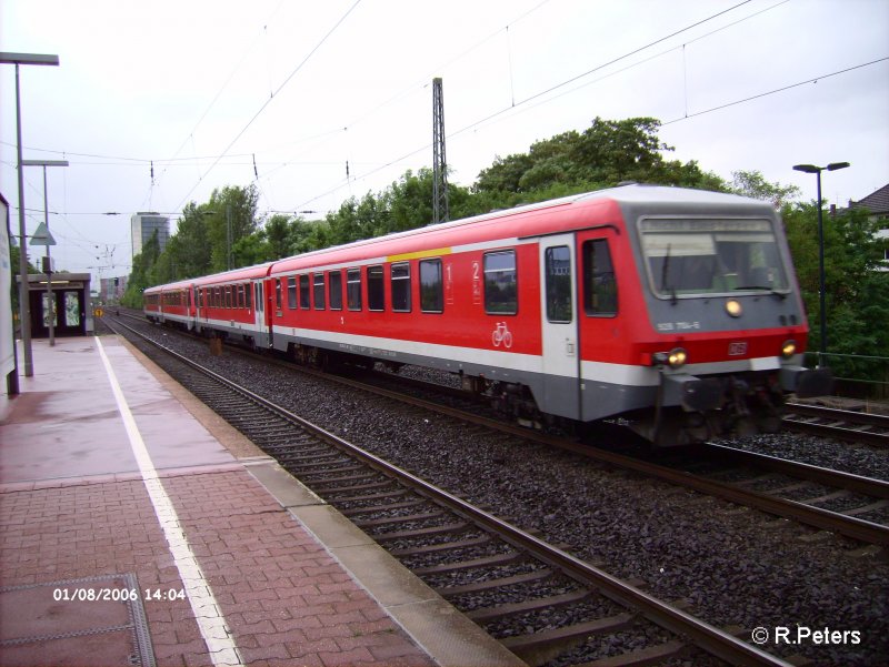 928 704 rollt an D�sseldorf-V�lklingerstrasse in Richtung D�sseldorf HBF vorbei. 01.08.06
