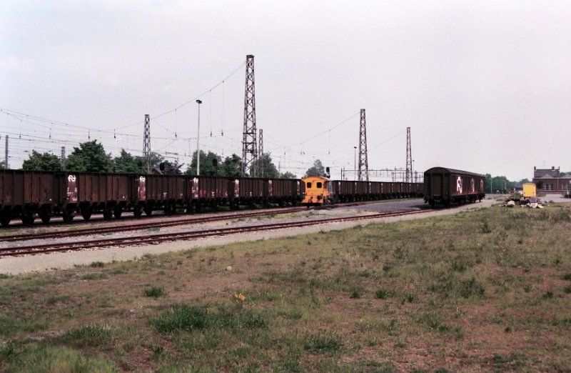 Bahnhof Apeldoorn 14-05-1994. Scan von Negativ.