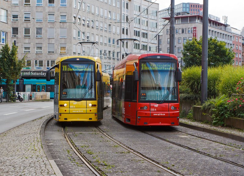 Begegnung Zweier S Wagen Bombardier Flexity Classic Ngt8 Der Verkehrsgesellschaft Frankfurt Am Main Mbh Vgf Als Linie 11 Am Hauptbahnhof Frankfurt Hellertal Startbilder De