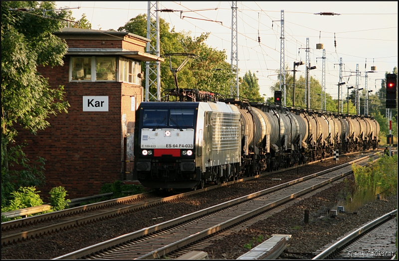 CTL ES 64 F4-033 mit einem Kesselwagen-Ganzzug Richtung Bernau (Class 189-VK, NVR-Nummer: 9180 6 189 933-5 D-DISPO, REV 20.12.06, angemietet von Dispolok, gesichtet Berlin Karow, 13.08.2009)