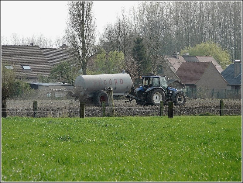 Das bunte Ostereiersuchen in Hansbeke war nicht begleitet von zartem Bl�tenduft. 10.04.09 (Jeanny) 