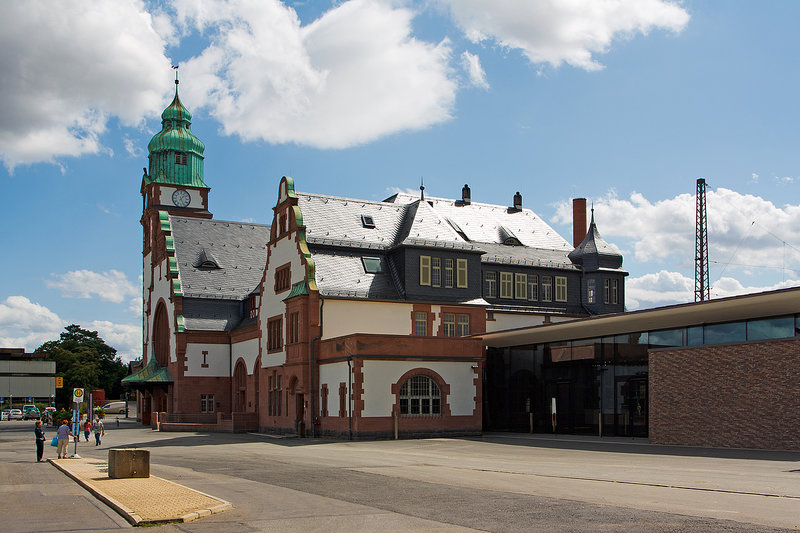 Das Empfangsgebaude Vom Bahnhof Bad Homburg Von Der Strassenseite Am 11 08 14 Der Bahnhof Bad Homburg Liegt Bei Km 19 0 An Der Homburger Bahn Hellertal Startbilder De