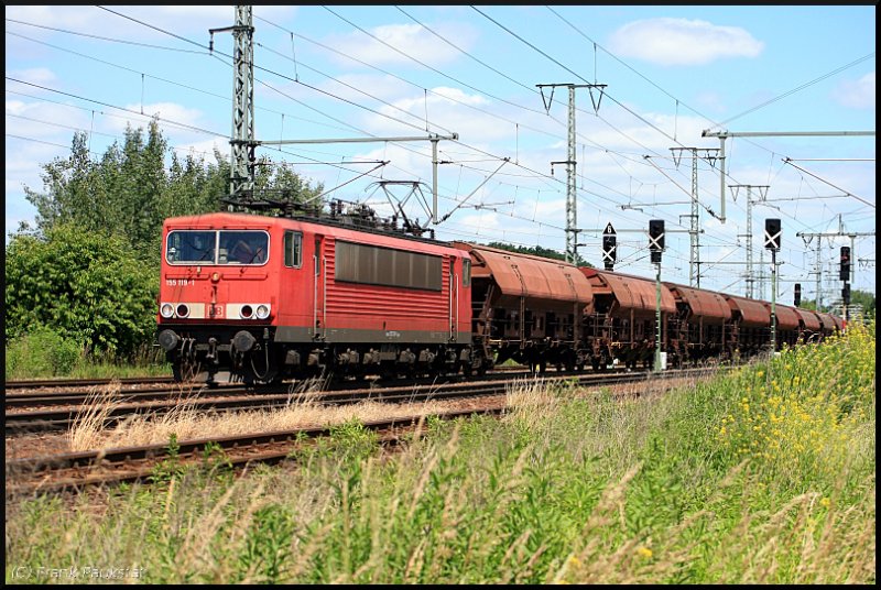 DB 155 119-1 mit Schttgut (ex 155 136-5, gesichtet Potsdam Golm, 17.06.2009 - Update: z-gestellt am 08.02.2010 - konserviert abgestellt in Stendal; 03/2013 berstellt nach Dessau zwecks neuer HU, verkauft an MEG)