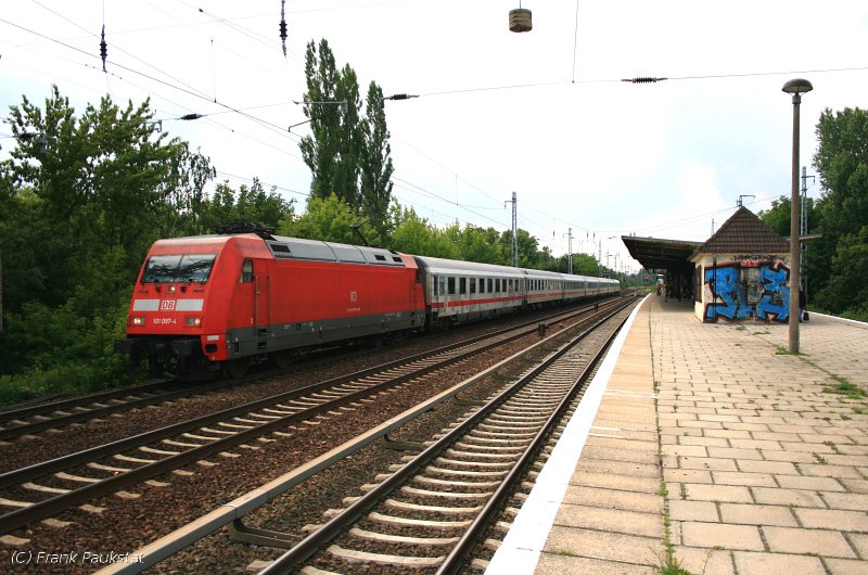 DB Fernverkehr 101 097-4 mit IC2353 nach Stralsund (Berlin Karow, 15.06.2009)