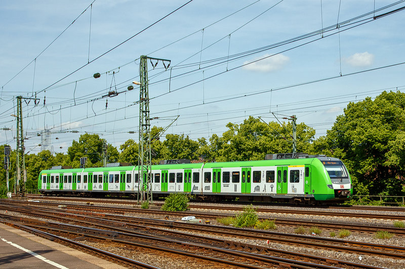 Der Et 422 035 6 422 535 5 Der S Bahn Rhein Ruhr Betreiber Db Regio Nrw Fahrt Am 01 06 19 Als S 6 Koln Dusseldorf Essen Hellertal Startbilder De