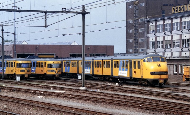 Dieseltriebzge in Zutphen 02-08-1996. (Scan von Negativ)