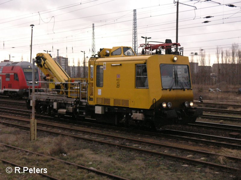 Ein Bahndienstfahrzeug durchf�hrt Eisenh�ttenstadt in Richtung Frankfurt/Oder. 07.02.08