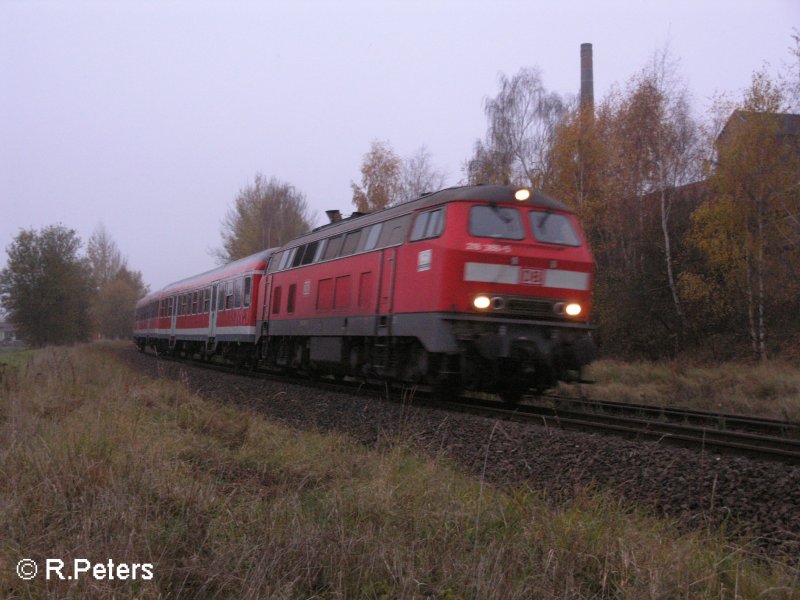 Eine 218er f�hrt mit ein RE Hof in Wiesau/Oberpfalz ein. 02.11.07