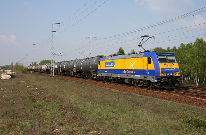 Eine InterConnex-Lok vor einem G�terzug, das war eine �berraschung. Im Display der 146 522-8 steht  BBB Veolia Transport . Fraglich bleibt der Preis... ;) (Berlin Wuhlheide, 23.04.2009).