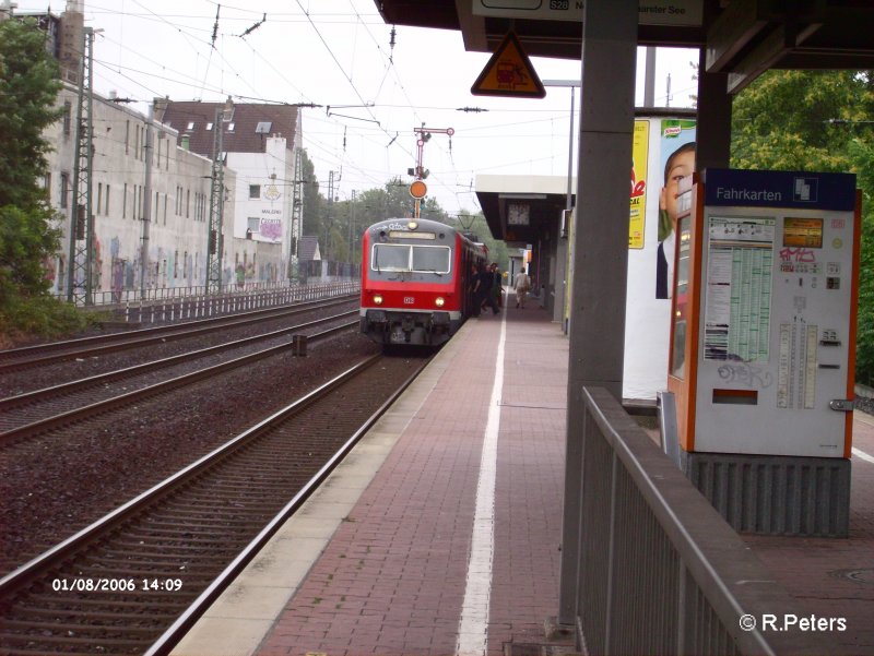 Eine X-garnitur auf der S8 hat D�sseldorf-V�lklingerstrasse erreicht. 01.08.06