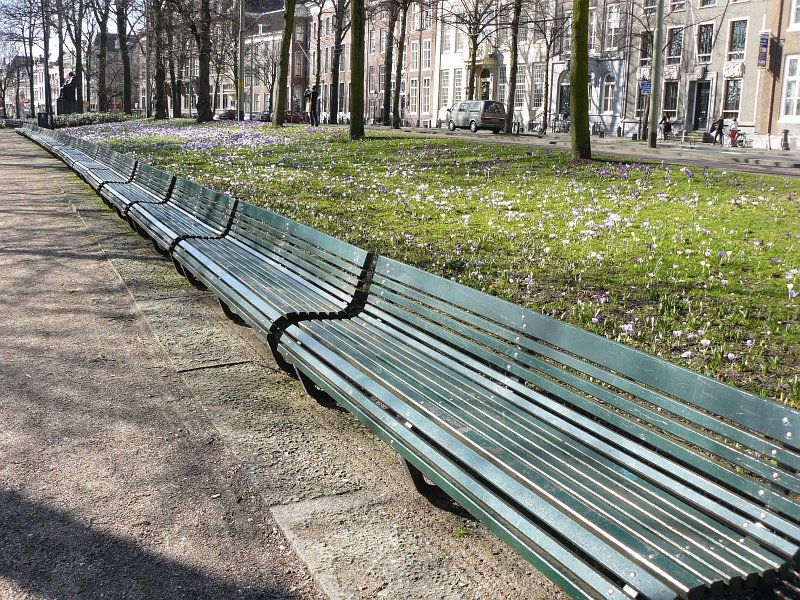 Fr�hling aber immer noch zu Kalt um hier zu sitzen. Lange Vijverberg Den Haag Sonntag 08-03-2009.