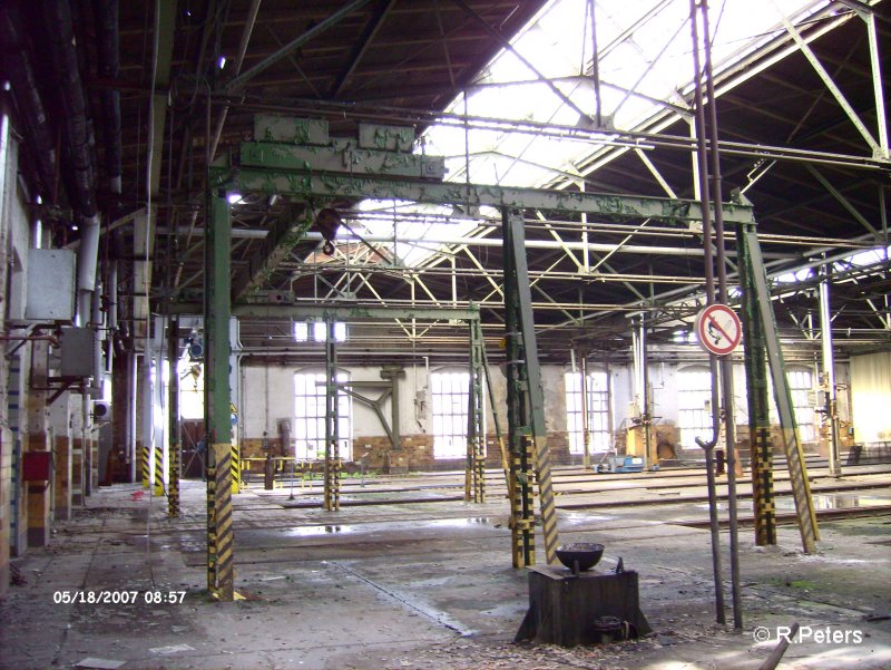 Leerger�umt und verlassen die Hallen wo einst Loks standen