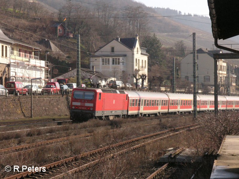 Nachschuss von 143 125-3 die ihre RB aus dem Bahnhof schiebt. 12.02.08