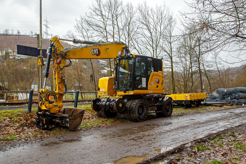 はるページ Neuer Zweiwegebagger. Der Caterpillar CAT M323F Zweiwegebagger