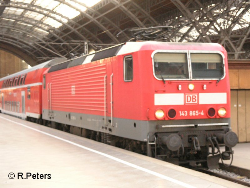 Noch eien Aufnahme von 143 865-4 kurz vor abfahrt. 