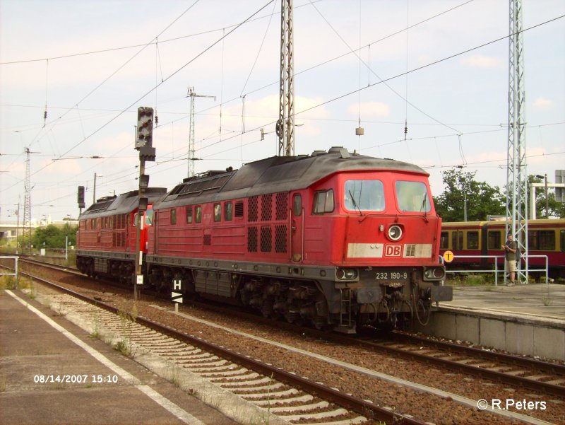 Noch ein Bild von 232 190-9 und 233 127-0 in Berlin-Sch�nefeld. 14.08.07