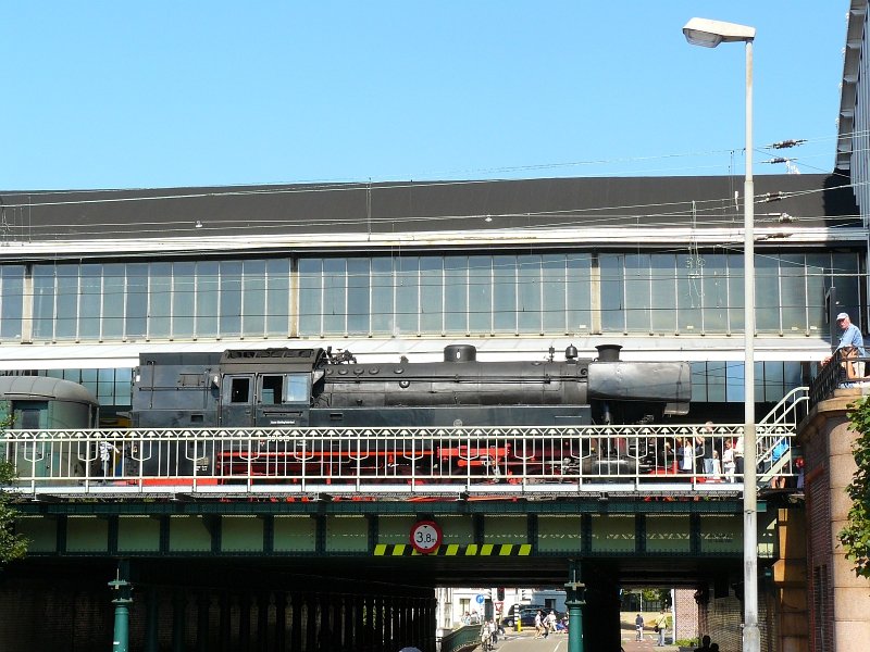 SSN 65 018 mit Sonderzug wegen Bahnhoffest in Haarlem 30-08-2008