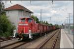 RAILION Logistics 363 713-9 rangiert mit einem gemischtem G�terzug im Gleisvorfeld (gesehen Hennigsdorf 14.06.2010)