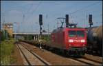 DB Schenker 145 002-2 mit leeren Containertragwagen am 23.07.2012 in Berlin Sch�nefeld Flughafen