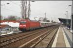 DB Fernverkehr 101 099 mit einem IC am 30.03.2013 H�he Berlin-Karow