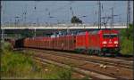 DB Schenker 185 218 bringt am 07.07.2013 einen Zug mit neuen Opel Astra am 07.07.2013 nach Berlin Sch�nefeld Flughafen.