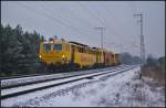Eiffage Rail Gleis- und Weichenstopfmaschine Plasser & Theurer UNIMAT 09-32/4S Dynamic mit Plasser & Theurer SSP 110 SW am 28.01.2014 in der Berliner Wuhlheide. Gru� an den Tf! (NVR-Nummer 97 43 5550 117-8 D-ERD)