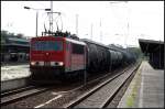 DB 155 059-9 kommt mit einem Kesselzug zum Tf-Wechsel um anschlie�end weiter Richtung Gr�nauer Kreuz zu fahren (Berlin Sch�nefeld, 26.09.2009 - Update: konserviert abgestellt in Stendal)