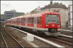 474 005-6 kommt aus dem unterirdisch angelegten S-Bahnhof Hamburg-Altona um als S3 nach Elbgaustrae weiter zu fahren (gesehen 27.08.2011)