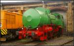 FLC 077 in Berlin-Schneweide, 20.09.2014
<br><br>
Beim 11. Berliner Eisenbahnfest war auch die Dampfspeicherlok am Lokschuppen zu sehen. Die Lok, vom Typ FLC, wurde im Raw Meiningen 1985 mit der Fabriknummer 03 077 im Jahr 1985 gebaut und an das VEB Energiekombinat Frankfurt fr das Heizkraftwerk Brieskow-Finkenheerd ausgeliefert. Danach kam sie zum VEB Energiekombinat Berlin (Kraftwerk Klingenberg, Berlin-Lichtenberg). Sie war dann noch unter Vattenfall am selben Standort im Einsatz. Im Jahr 2005 kam sie zu den Dampflokfreunde Berlin e. V.