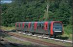 Tz 301 der Hamburger Hochbahn pendelte auf dem Prüf- und Testgleis des Bombardier-Werks. Im Innenraum waren etliche Kabel durch den ganzen Zug gespannt. Auf der Fahrtrichtungsanzeige stand  U2 Niendorf Nord  zu lesen (gesehen Hennigsdorf b. Berlin 16.07.2011)