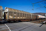 Vierachsiger, großräumiger Drehgestell-Schiebewandwagen 31 81 2743 120-9 A-RCW, der Gattung Habbiins, der Rail Cargo Austria AG (Ein Unternehmen der ÖBB), am 24.03.2021 bei der Zugdurchfahrt in Niederschelden (Sieg).

Dieser geschlossene multifunktionelle Güterwagen ist für den Transport von großvolumigen Gütern als auch für Güter auf Paletten konstruiert.
Der großräumige Wagen ist mit Schiebewänden ausgerüstet, die von einer Person bewegt werden können. Im geöffneten Zustand ist der Zugang zur halben Ladefläche von beiden Seiten möglich. Damit ist er besonders wirtschaftlich verwendbar für die seitliche Be- und Entladung mit Flurförderfahrzeugen. Die beiden Schiebewände geben auf jeder Wagenlängsseite jeweils ca. 50 % der Ladelänge frei. Der Wagen ist besonders geeignet für den Transport von Papierrollen, Zellulose, Schnittholz, Holz- und Faserplatten sowie palettierte Ware.

Der Wagen besitzt ein oben geführtes und unten auf Rollen laufendes Schiebewandsystem. Beim Öffnungs- und Schließvorgang wird die Wand parallel zum Wagenkasten geführt. Die Betätigungseinrichtungen für die Schiebewände befinden sich an den Stirnwänden. Die Schiebewände sind im geöffneten Zustand in beiden Endstellungen gegen selbsttätiges Verschieben gesichert.

TECHNISCHE DATEN:
Spurweite: 1.435 mm
Länge über Puffer : 23.350mm
Drehzapfenabstand: 17.720 mm
Achsabstand im Drehgestell: 1.800 mm
Eigengewicht: 27.500 kg
Ladelänge: 22.000 mm
Ladeflächenbreite: 2.840 mm
Ladefläche: 62,5 m²
Rauminhalt: 167,8 m³
Höhe der Ladefläche über S.O.: 1.200 mm
Stellplätze Euro-Paletten: 43
Höchstgeschwindigkeit:  100 km/h 
Max. Radsatzlast : 24,0 t
Maximales Ladegewicht: 62,5 t (Streckenklasse D) / ÖBB 72,5 t (E)
Bremse: KE-GP-A
Feststellbremse: Ja