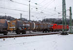 Vierachsiger 95 m³ Drehgestell-Kesselwagen 37 80 7848 332-8 D-VTG, der Gattung Zans, der VTG (Hamburg) am 08.03.2023 im Zugverband bei der Zugdurchfahrt in Betzdorf (Sieg).