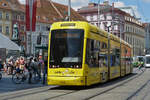 Straßenbahn 222, hält an Haltestelle am Hauptplatz in Graz.
