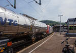 Die an die SBB Cargo International AG vermietete SBB Cargo Re 482 022-1 91 85 4482 022-1 CH-SBBC) der SBB Cargo fährt am 18 Juni 2025 mit einem Kesselwagenzug durch Betzdorf/Sieg in Richtung Siegen. 

Die TRAXX F140 AC1 wurde 2003 Bombardier i ...