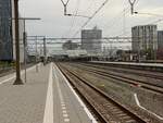 Bahnsteig Gleis 8 und 9 Sdseite Leiden Centraal Station 24-08-2023.

Perron spoor 8 en 9 zuidzijde Leiden Centraal Station 24-08-2023.