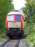 DB Cargo Diesellok 232 908-4 bei Bahnbergang Atroper Strae, Duisburg 14-09-2017.