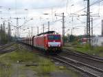 DB Schenker Lok 189 032-6 mit Schwesterlok und G�terzug.